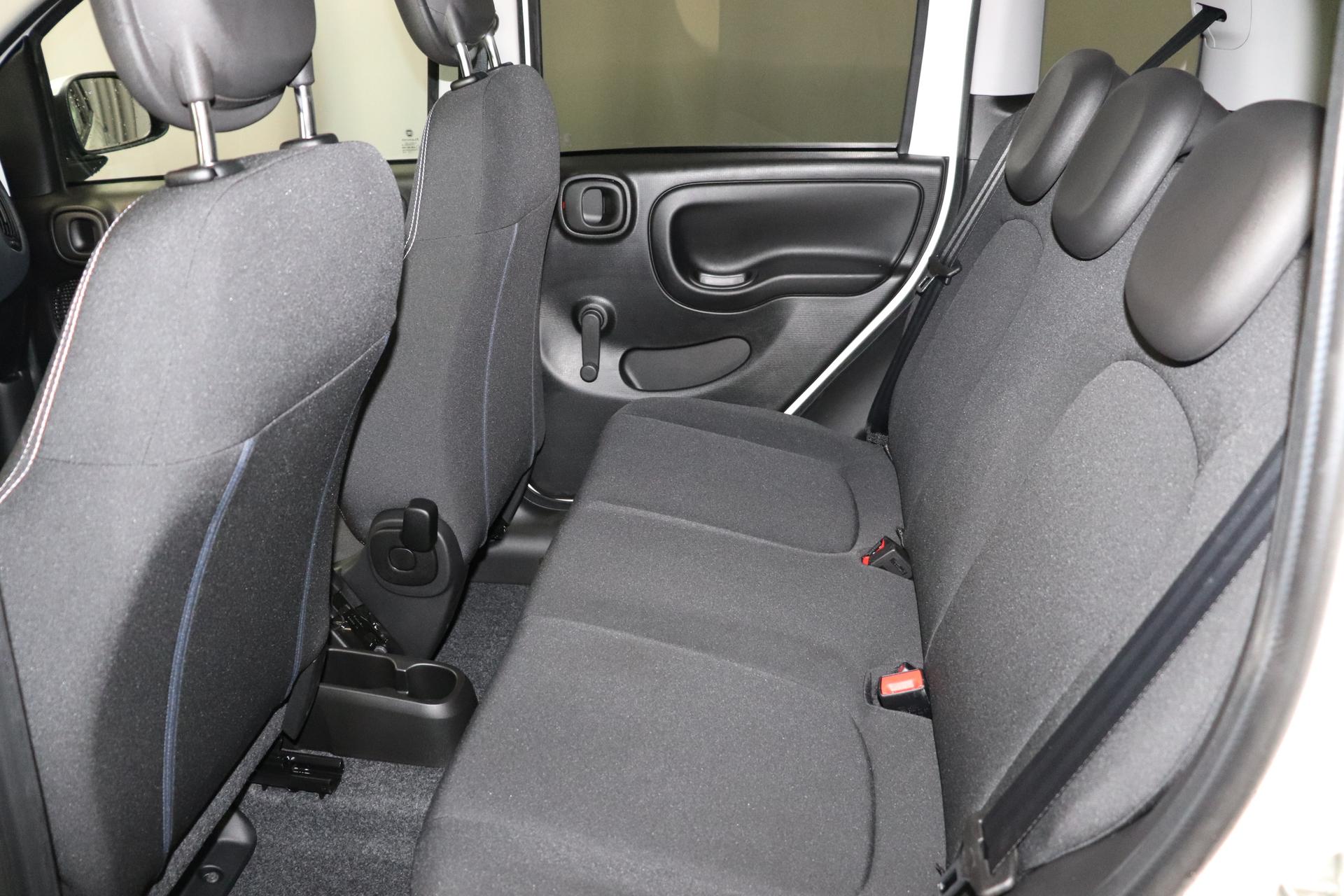 Fiat Panda CROSS Hybrid 1.0 GSE 51 kW (70 PS), MY23, Komfort-Paket, Tech-Paket,  Cross-Paket, Außenspiegel, elektrisch verstell- und beheizbar, Licht-  Regensensor, Getönte Fensterscheiben hinten uvm.