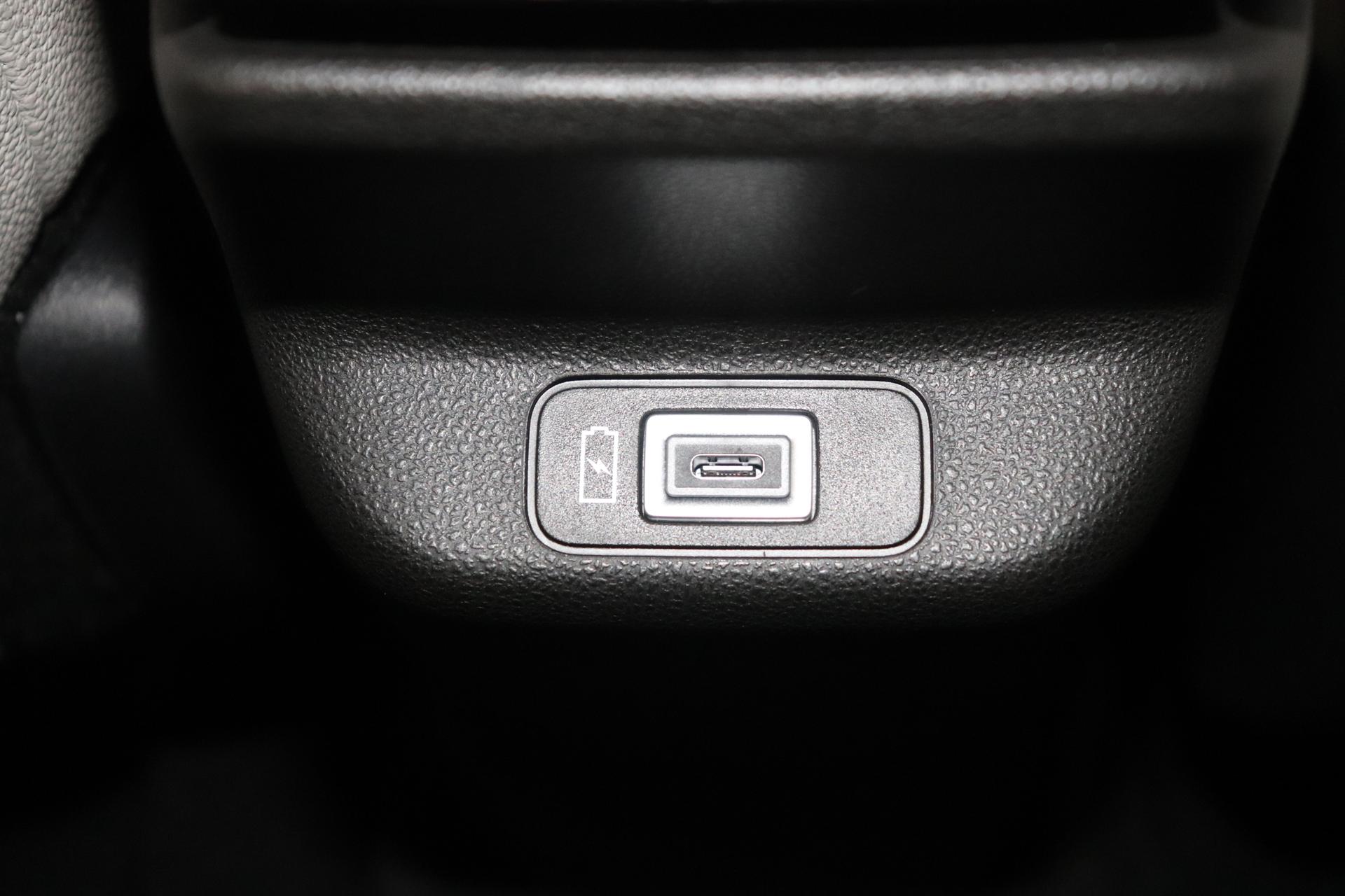 Fiat 600e RED 54kWh 115kW, Klimaautomatik, Ambiente Licht inkl. Color  Therapy, 10,25 Infotainment, AppleCarPlay&Android Auto, Parksensoren  hinten, Spurhalteassistent, LED Scheinwerfer, Nebelscheinwerfer, 16  Stahlfelgen, uvm. Reimport EU-Neuwagen