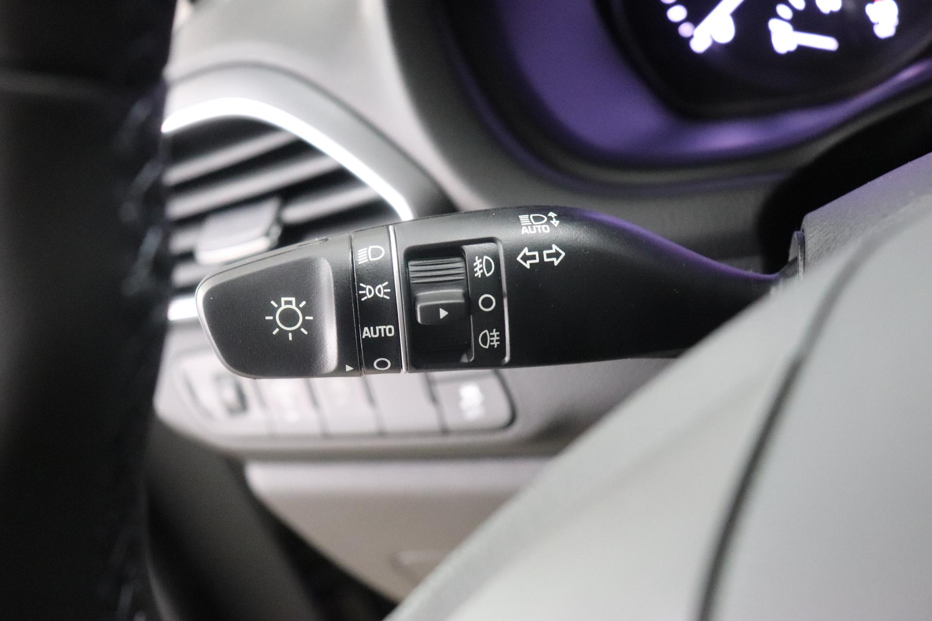 Hyundai i30 Comfort 1.0 T-GDi 7DCT FL, Klimaanlage, Sitzheizung,  Lederlenkrad, Radio DAB, Freisprecheinrichtung, Lichtsensor, Tempomat,  Einparkhilfe hinten, Nebelscheinwerfer, 16 Zoll Leichtmetallfelgen, uvm.  Reimport EU-Neuwagen günstig kaufen