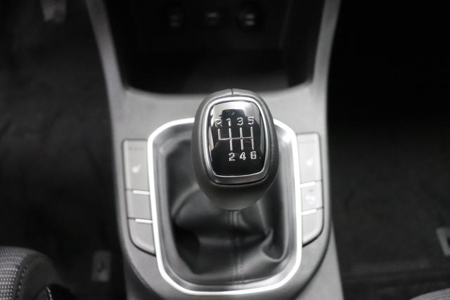 Hyundai i30 FL 1.5 Comfort CP MY23 81kW Silky Bronze Stoff Serie Schwarz / Grau Leichtmetallfelgen, Sitzheizung, Lederlenkrad, Fensterheber elektr. hinten, Außenspiegel elektr. anklappbar
