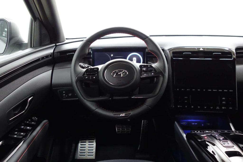 Hyundai TUCSON N Line 1.6 T-GDi HEV 4WD AT 230PS, Panoramadach,  N-Line-Sitzpaket, Winter-Paket, 10,25 Navigationssystem,  KRELL-Soundsystem, 360° Kamera, Kurvenlicht, 19 Zoll N-Line  Leichtmetallfelgen, uvm. Lagerfahrzeug Benzin Autom. 6-Gang Allrad 5