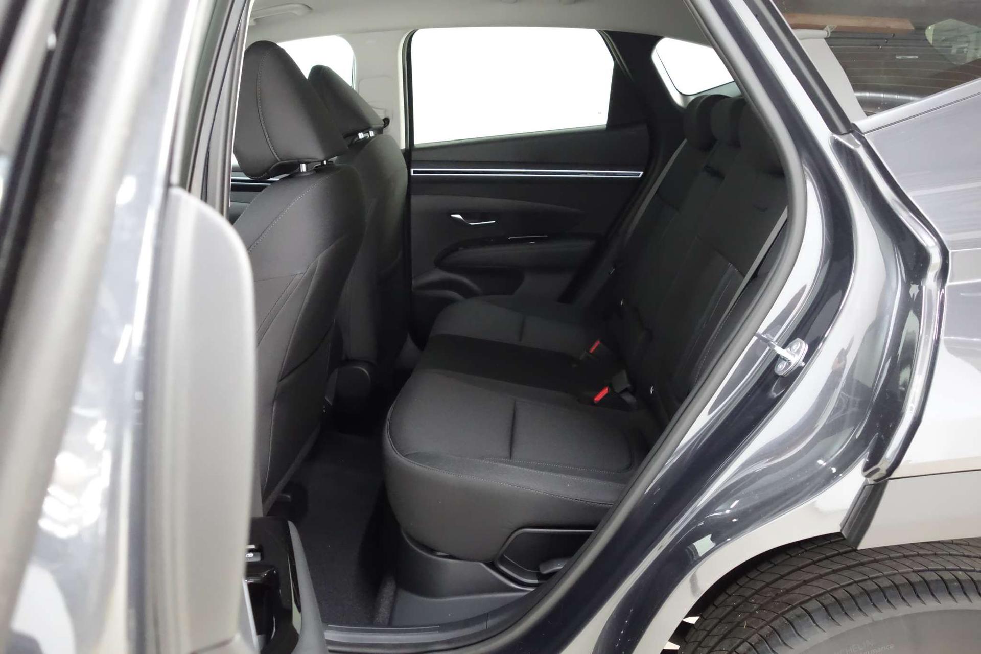 Hyundai TUCSON Trend Line 1.6 T-GDi HEV 4WD AT 110kW Smart Sense+ Paket,  Winter-Paket, Klimaautomatik, 10,25 Navigationssystem, Parksensoren vorne  und hinten, LED Licht, Kurvenlicht, 17 Zoll Leichtmetallfelgen, uvm.  Reimport EU-Neuwagen günstig kaufen