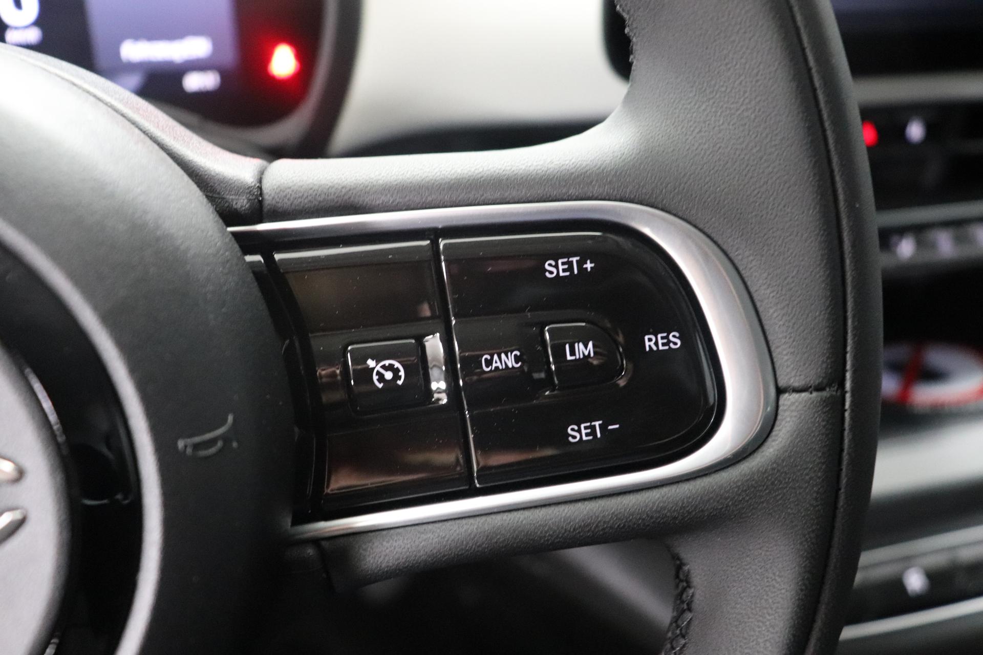 Fiat 500e Neuer 500 42 kWh UVP 38.230,00 € 16-Leichtmetallfelgen • Voll-LED-Scheinwerfer,  10,25-Infotainmentsystem mit digitalem Radioempfang DAB+, Keyless Go,  Apple CarPlay/Android Auto, Volldigitales Cockpit Lagerfahrzeug Elektro  Automatik