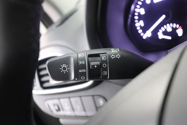 Hyundai i30 WGN FL 1.5 Comfort CP MY23 81kWAmazon Grau Stoff Serie Schwarz / Grau Leichtmetallfelgen, Sitzheizung, Lederlenkrad, Fensterheber elektr. hinten, Außenspiegel elektr. anklappbar