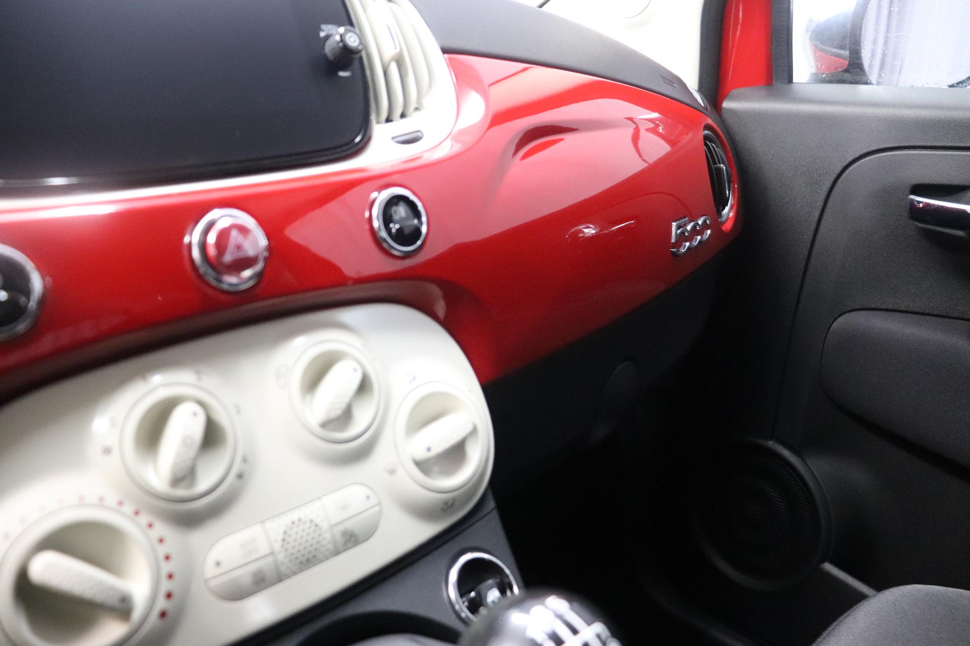 Fiat 500 Hatchback Hybrid 1.0 GSE 51 kW (70 PS) Style Paket: 15- Leichtmetallfelgen, Außenspiegelkappen in Chrom, Auspuffendrohr Lackierte  Seitenzierleisten, Getönte Seitenscheiben hinten uvm. Neuwagen mit Rabatt