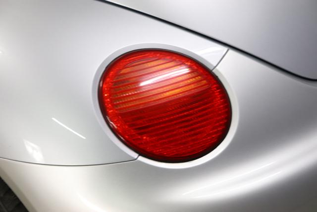 VW Beetle Cabrio Highline 1.6 Benzin 75kW Silber