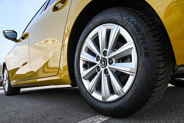 Opel Astra 1.2 (130PS) ELEGANCE+NAVI+2xPDC+R-KAM+GJR+AGR-FAHRERSITZ+ 
