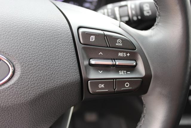 Hyundai i30 Select 1.4 Ltr. - 73 kW Anhängerkupplung, Fahrzeug ist 8 fach bereift, Klimaanlage, Freisprecheinrichtung, Tempomat, Spurhalteassistent, Lichtsensor, Berganfahrhilfe, Reifendruckkontrolle, uvm. 