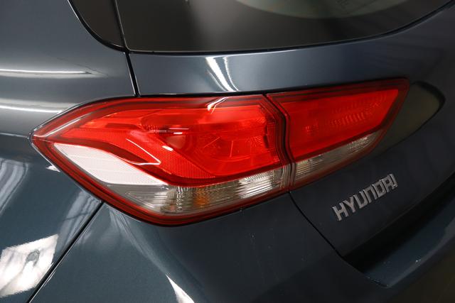 Hyundai i30 FL 1.5 Comfort CP MY23 81kW Dark Teal Stoff Serie Schwarz / Grau