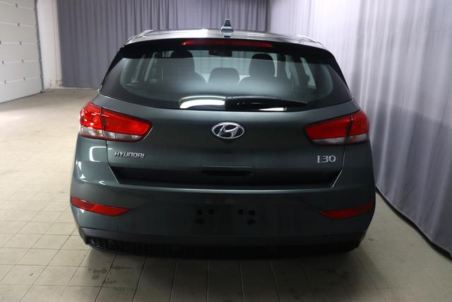 Hyundai i30 FL 1.5 Comfort CP MY23 81kW Amazon Grau Stoff Serie Schwarz / Grau Leichtmetallfelgen, Sitzheizung, Lederlenkrad, Fensterheber elektr. hinten, Außenspiegel elektr. anklappbar