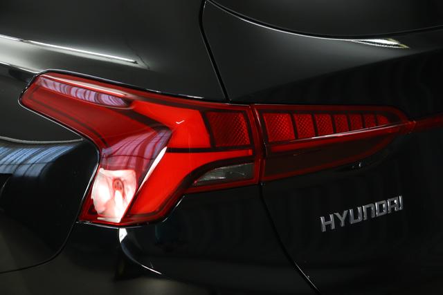 Hyundai Santa Fe 7 PHEV Luxury Line 1.6 T-GDi 4WD AT Abyss Black Nappa Leder Schwarz