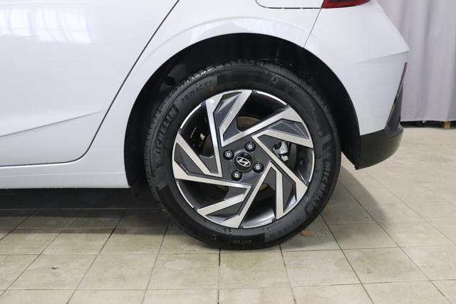 Hyundai i20 Family 1.0 T-GDi 74kW 7DCT MEGA PREIS ! 5 Jahre Herstellergarantie (101PS) Klimaautomatik, Sitzheizung, Lenkradheizung, Rückfahrkamera, Radio mit DAB, Verkehrsschilderkennung, Spurhalteassistent, Lichtsensor, Regensensor, 16" Leichtmetallfelgen, uvm. 