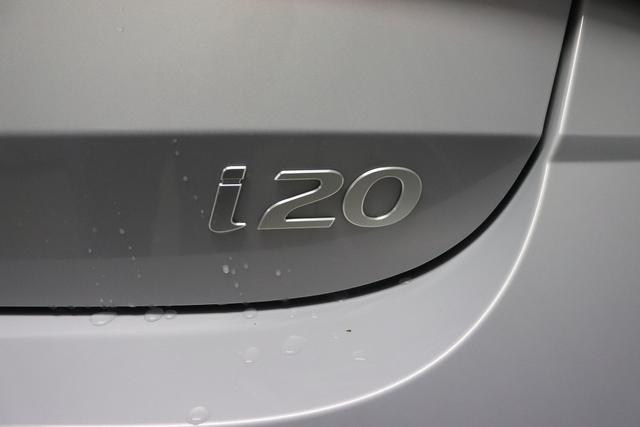 Hyundai i20 Family 1.0 T-GDi 74kW 7DCT MEGA PREIS ! 5 Jahre Herstellergarantie (101PS) Klimaautomatik, Sitzheizung, Lenkradheizung, Rückfahrkamera, Radio mit DAB, Verkehrsschilderkennung, Spurhalteassistent, Lichtsensor, Regensensor, 16" Leichtmetallfelgen, uvm. 