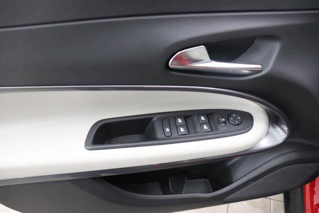 Fiat 600 La Prima Hybrid 1.2 T3 74 kW € 270,49 Finanzierungrate mtl. ! (100 PS) DCT Voll-LED-Scheinwerfer, 18"-Leichtmetallfelgen, 180°-Rückfahrkamera, 360°-„Drone View“-Parksensoren, Keyless Go & Passive Entry, Klimaautomatik, Teilautomatisiertes Fahren inkl. Ada 