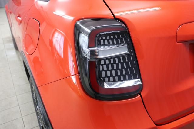 Fiat 600 La Prima Hybrid 1.2 74 kW € 270,49 Finanzierungsrate mtl. ! (100 PS) DCT Voll-LED-Scheinwerfer, 18"-Leichtmetallfelgen, 180°-Rückfahrkamera, 360°-„Drone View“-Parksensoren, Keyless Go & Passive Entry, Klimaautomatik, Teilautomatisiertes Fahren inkl. Ada 
