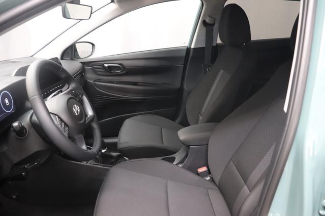 Hyundai i20 Comfort 1.2 58 kW (79 PS) Klimaanlage, Navigationssystem, Radio mit DAB, Apple CarPlay & Android Auto, Rückfahrkamera, Einparkhilfe hinten, Lichtsensor, Spurhalteassistent, Fernlichtassistent, Verkehrszeichenassistent uvm. 