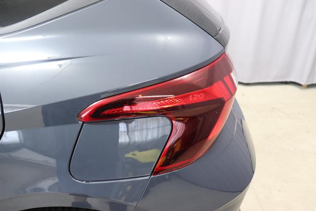 Hyundai i20 Family 1.0 T-GDI 73 kW (100 PS) Navigationssystem, Klimaautomatik, Sitzheizung, Lenkradheizung, Radio mit DAB, Apple CarPlay & Android Auto, Rückfahrkamera, Einparkhilfe hinten, Lichtsensor, Spurassistent, Fernlichtassistent, Verkehrszeichenassistent uvm. 