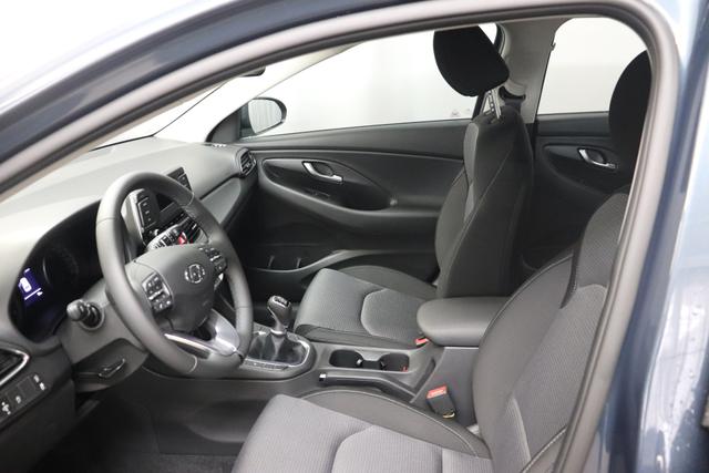 Hyundai i30 Kombi Comfort CP 1.5 81kW FL, 5 Jahre Herstellergarantie MEGA PREIS ! Sitzheizung, Klimaanlage, Radio DAB, Freisprecheinrichtung, Lichtsensor, Geschwindigkeitsbegrenzer, Spurassistent, PDC hinten, Nebelscheinwerfer, 16 Zoll Leichtmetallfelgen, uvm. 