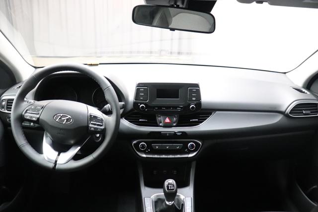 Hyundai i30 Kombi Comfort CP 1.5 81kW FL, 5 Jahre Herstellergarantie MEGA PREIS ! Sitzheizung, Klimaanlage, Radio DAB, Freisprecheinrichtung, Lichtsensor, Geschwindigkeitsbegrenzer, Spurassistent, PDC hinten, Nebelscheinwerfer, 16 Zoll Leichtmetallfelgen, uvm. 