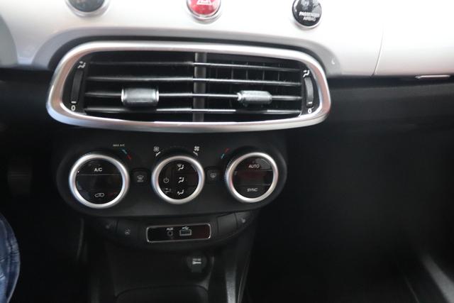 Fiat 500X Pop Star 1.6 E-torQ 4x2 Navigationssystem, Radio, Bluetooth, 2-Zonen Klimaautomatik, Sitzheizung, Lenkradheizung, Einparkhilfe hinten, 16" Leichtmetallfelgen uvm. 