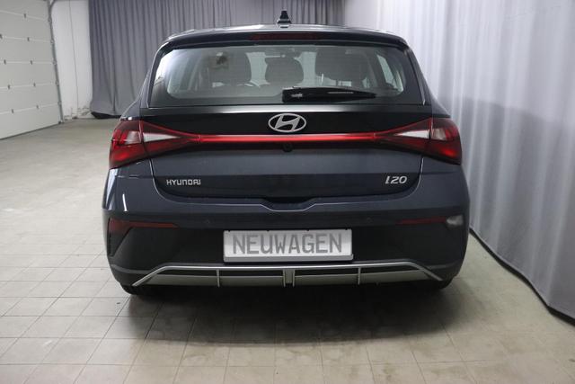 Hyundai i20 Comfort 1.2 58 kW (79 PS) Klimaanlage, Navigationssystem, Radio mit DAB, Apple CarPlay & Android Auto, Rückfahrkamera, Einparkhilfe hinten, Lichtsensor, Spurhalteassistent, Fernlichtassistent, Verkehrszeichenassistent uvm. 