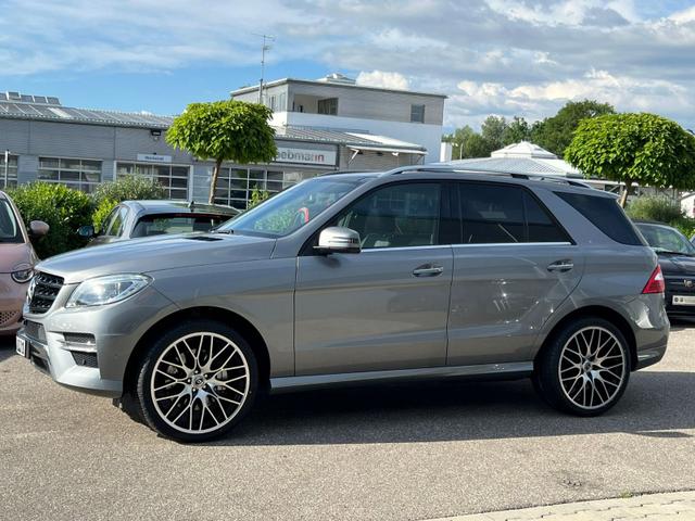 Mercedes-Benz ML-Klasse 500 5.0 300kW V8, AMG Paket, Panoramadach, 3-Zonen Klimaautomatik, Sitzlüftung, Sitzheizung, Navigationssystem, 360° Kamera, Freisprecheinrichtung, Bergabfahrkontrolle, Notrad, 22"-Leichtmetallfelgen, Softclose, uvm. 