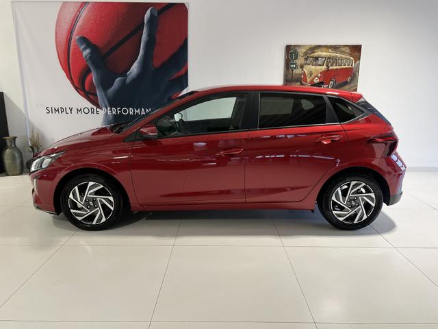 Hyundai i 20 1,0 T GDI 100 PS Family Dragon Red Perl