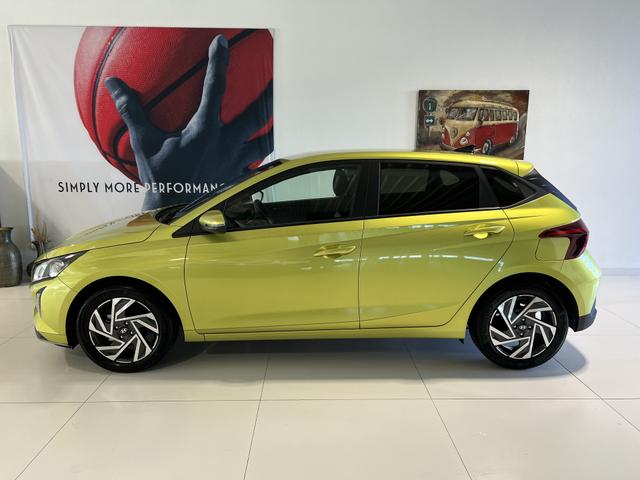 Hyundai i20 1,2 Family Lucid Lime metallic