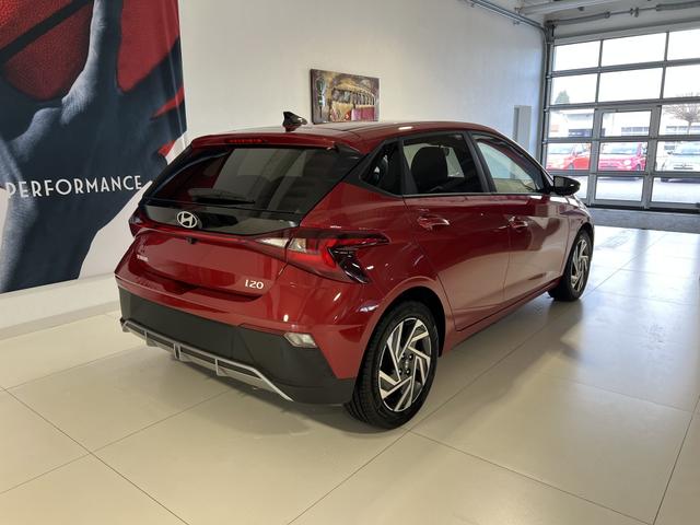 Hyundai i20 1,2 Family Dragon Red Perl