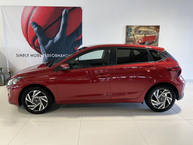 Hyundai i20 1,2 Family Dragon Red Perl