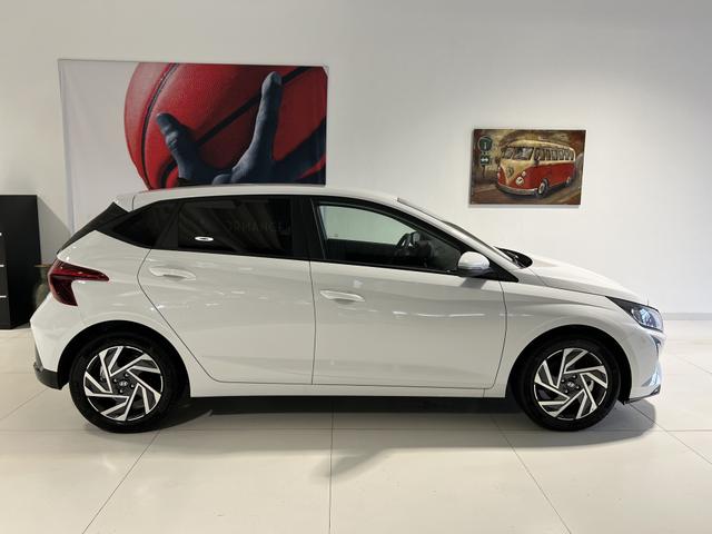 Hyundai i20 1,0 T GDI 100 PS Family Atlas White