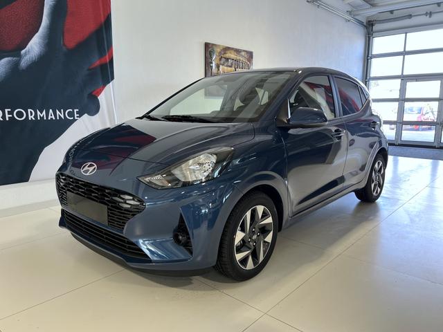 Hyundai i10 - GO+ 1.0 MT 46 kW (63 PS) 5 Jahre Herstellergarantie, Klimaautomatik, Navigationssystem, Apple CarPlay & Android Auto, Sitzheizung, Lenkradheizung, Einparkhilfe hinten, Rückfahrkamera, Privacy Glass, 15" Leichtmetallfelgen, uvm. Lagerfahrzeug