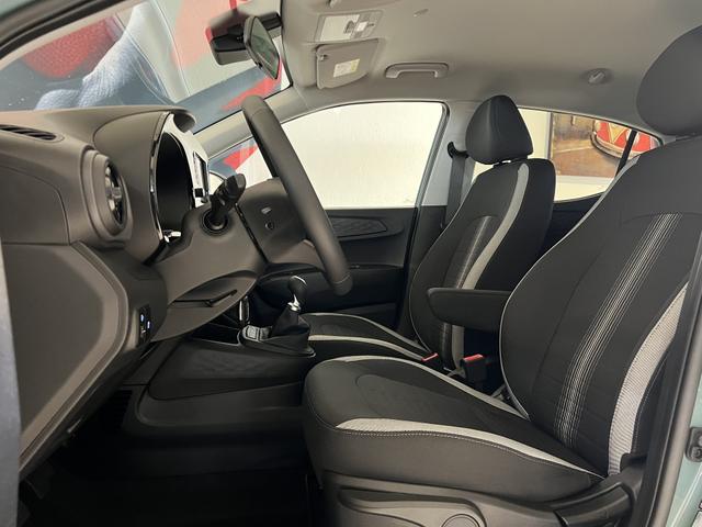 Hyundai i10 Go Plus MT Mangrove Green, Beispielbilder, teilweise mit Sonderausstattung