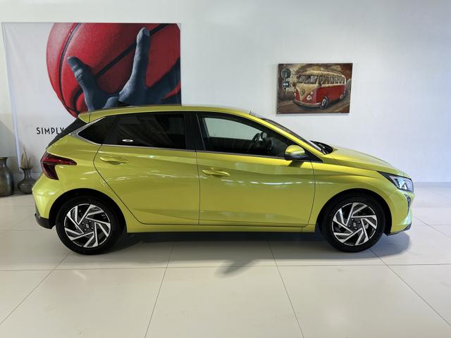 Hyundai i20 GO Plus 1.0 T-GDI DCT Lucid Lime Metallic, Beispielbilder, teilweise mit Sonderausstattung