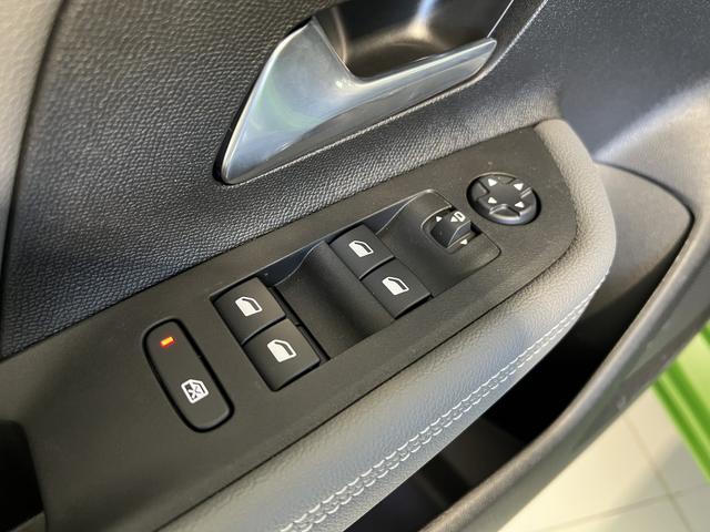 Opel Mokka Ikone Grün