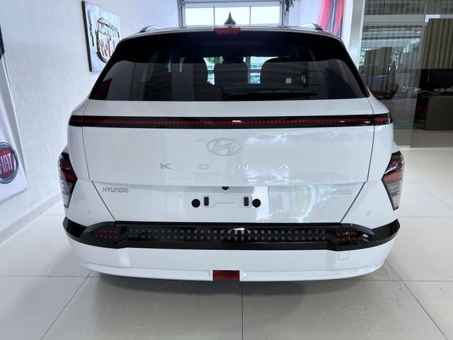 Hyundai Kona EV Atlas White
