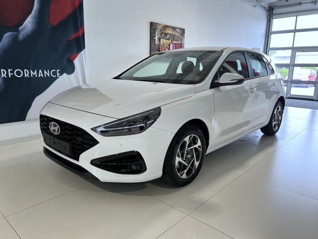 Hyundai i30 - GO 1.0 T-GDI 73 kW (100 PS) 2-Zonen-Klimaautomatik, Einparkhilfe vorne und hinten, Rückfahrkamera, LED-Scheinwerfer, Sitzheizung, Lenkradheizung, Navigationssystem, Radio mit DAB, Apple CarPlay, Android Auto, 16 Zoll Leichtmetallfelgen, uvm.