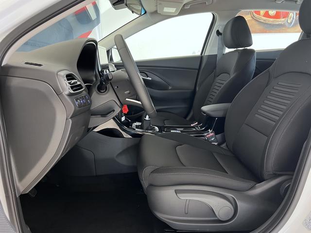 Hyundai i30 GO Atlas White