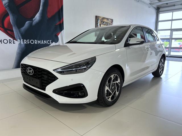 Hyundai i30 - GO 1.0 T-GDI 73 kW (100 PS) Toter-Winkel-Assistent, 2-Zonen-Klimaautomatik, PDC vorne und hinten, Rückfahrkamera, LED-Scheinwerfer, Sitzheizung, Lenkradheizung, Navigationssystem, Radio mit DAB, Apple CarPlay, Android Auto, 16 Zoll Leichtmetallfelgen