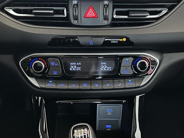 Hyundai i30 Go Engine Red