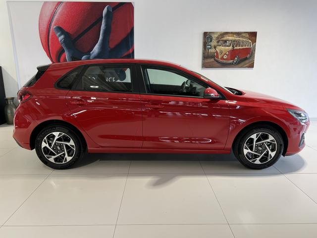 Hyundai i30 Go Engine Red
