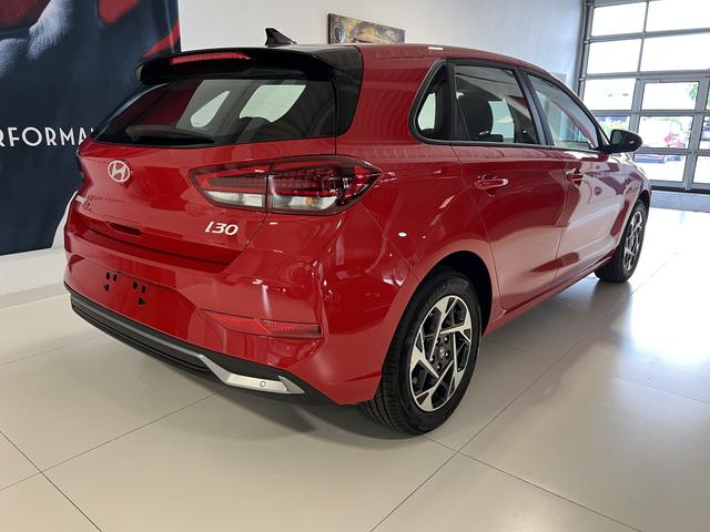 Hyundai i30 Go Engine Red