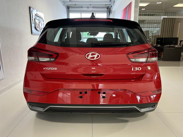 Hyundai i30 Go Engine Red