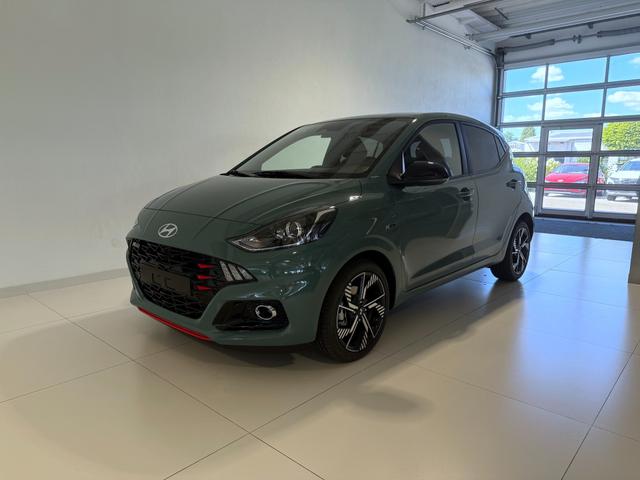 Hyundai i10 - N Line 1.0 T-GDI 66 kW (90 PS) Line-Interieur-Paket, Lenkradheizung, Sitzheizung, Klimaautomatik, Radio, DAB, Apple CarPlay, Android Auto, Navigationssystem, Rückfahrkamera, Verkehrszeichenerkennung, Tempomat, 16 Zoll Leichtmetallfelgen, uvm.