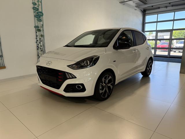 Hyundai i10 - N Line 1.0 T-GDI 66 kW (90 PS) Line-Interieur-Paket, Lenkradheizung, Sitzheizung, Klimaautomatik, Radio, DAB, Apple CarPlay, Android Auto, Navigationssystem, Rückfahrkamera, Verkehrszeichenerkennung, Tempomat, 16 Zoll Leichtmetallfelgen, uvm.