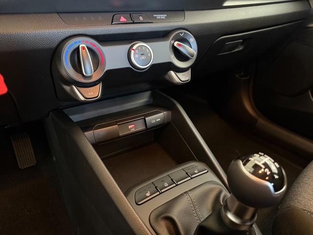Kia Stonic Blau