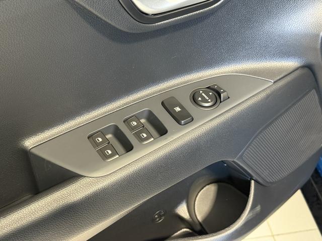 Kia Stonic Blau
