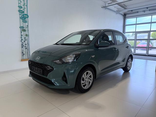 Hyundai i10 - GO 1.0 MT 46 kW (63 PS) Klimaanlage, Sitzheizung, Lenkradheizung, Navigationssystem, Radio, DAB, Bluetooth, Android Auto, Apple CarPlay, Rückfahrkamera, Einparkhilfe hinten, Fernlichtassistent, Lichtsensor, uvm.
