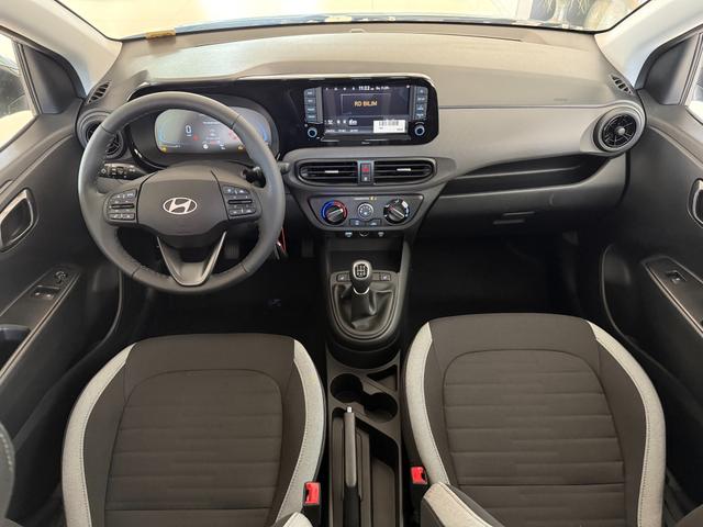 Hyundai i10 GO Mangrove Green