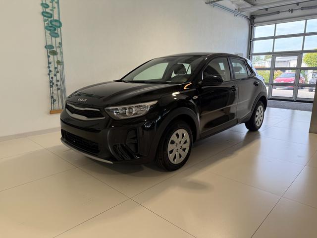 Kia Stonic - Silver 1,2 DPI 57 kW (79 PS) Klimaanlage, Radio, DAB, Android Auto, Apple CarPlay, Touchscreen, Navigationssystem, Freisprecheinrichtung, Bluetooth, LED-Tagfahrlicht, Einparkhilfe hinten, Rückfahrkamera, Tempolimitassistent, uvm.